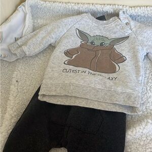 Star Wars sweatshirt and pants. In very good condition! Size 3-6 months